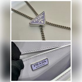 Prada Большая сумка с треугольной клапаном и цепочкой Модель： 1B