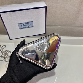 PRADA Маленькая сумка с блестящей цепочкой Новейшая модель： 1BD7