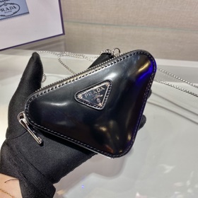 PRADA Маленькая сумка с блестящей цепочкой Новейшая модель： 1BD7