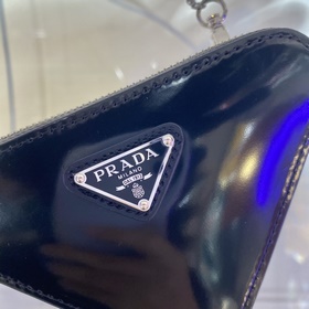 PRADA Маленькая сумка с блестящей цепочкой Новейшая модель： 1BD7