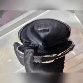PRADA Маленькая сумка с блестящей цепочкой Артикул： 1BD733 Сама