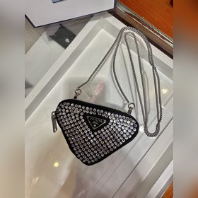 PRADA Маленькая сумка с блестящей цепочкой Артикул： 1BD733 Сама