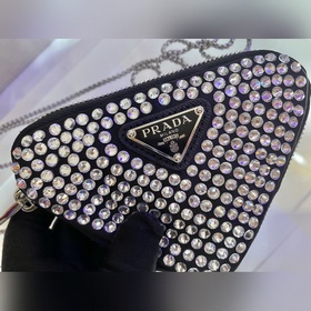 PRADA Маленькая сумка с блестящей цепочкой Артикул： 1BD733 Сама
