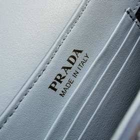 Модель PRADA： 1BD275 изготовлена из импортной кожи Saffiano, с пл
