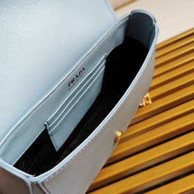 Модель PRADA： 1BD275 изготовлена из импортной кожи Saffiano, с пл