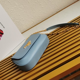 Модель PRADA： 1BD275 изготовлена из импортной кожи Saffiano, с пл