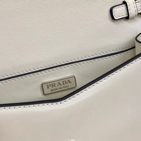 Prada  Большой треугольный клапан Модель 1BH189 Новый цвет Новый