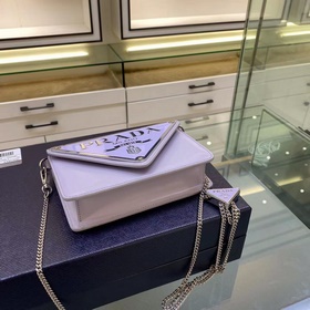 Prada Большой треугольный клапан Модель № 1BH189 Новый цвет Нов
