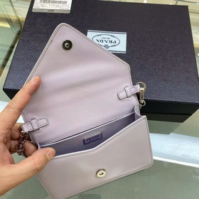 Prada Большой треугольный клапан Модель № 1BH189 Новый цвет Нов