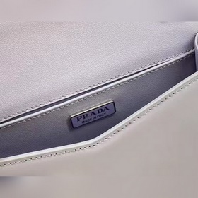Prada Большой треугольный клапан Модель № 1BH189 Новый цвет Нов