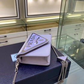 Prada Большой треугольный клапан Модель № 1BH189 Новый цвет Нов