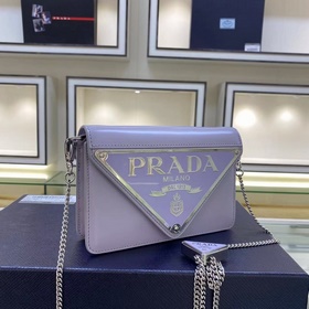 Prada Большой треугольный клапан Модель № 1BH189 Новый цвет Нов