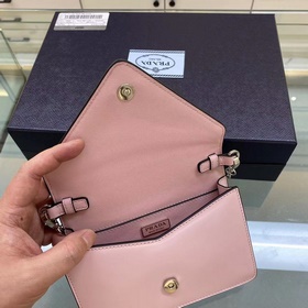 Prada Большой треугольный клапан Модель № 1BH189 Новый цвет Нов