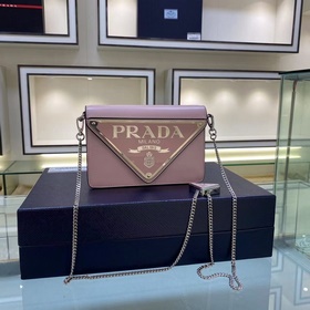 Prada Большой треугольный клапан Модель № 1BH189 Новый цвет Нов