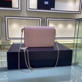 Prada Большой треугольный клапан Модель № 1BH189 Новый цвет Нов