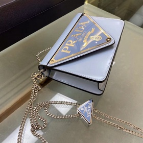 Prada Большой треугольный клапан Модель № 1BH189 Новый цвет Новы