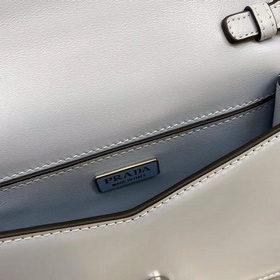 Prada Большой треугольный клапан Модель № 1BH189 Новый цвет Новы