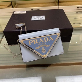 Prada Большой треугольный клапан Модель № 1BH189 Новый цвет Новы