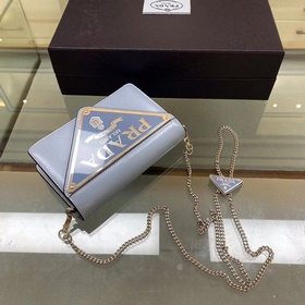 Prada Большой треугольный клапан Модель № 1BH189 Новый цвет Новы