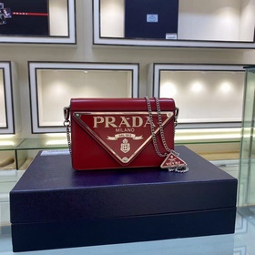 Prada Большой треугольный клапан Модель № 1BH189 Новый цвет Новы