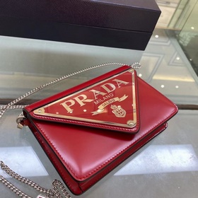 Prada Большой треугольный клапан Модель № 1BH189 Новый цвет Новы