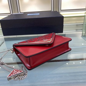 Prada Большой треугольный клапан Модель № 1BH189 Новый цвет Новы