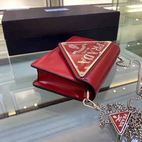 Prada Большой треугольный клапан Модель № 1BH189 Новый цвет Новы