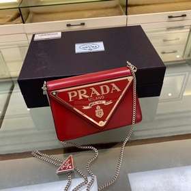 Prada Большой треугольный клапан Модель № 1BH189 Новый цвет Новы