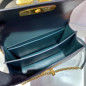 Prada маленькая сумка на цепочке Новая коллекция осень-зима Арти
