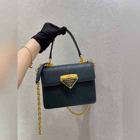 Prada маленькая сумка на цепочке Новая коллекция осень-зима Арти