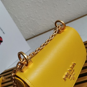 Prada сумка с цепочкой Модель： 1BD275 Изготовлена из импортной к