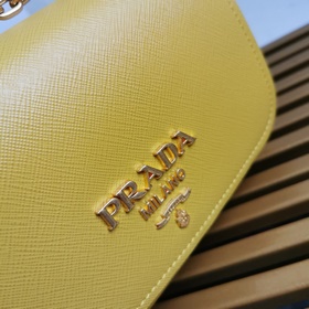 Prada сумка с цепочкой Модель： 1BD275 Изготовлена из импортной к