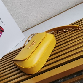Prada сумка с цепочкой Модель： 1BD275 Изготовлена из импортной к