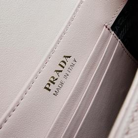 Prada сумка с цепочкой Модель： 1BD275 Изготовлена из импортной ко