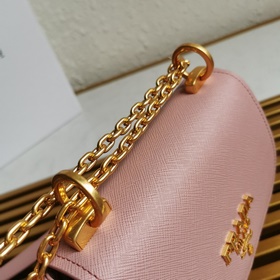 Prada сумка с цепочкой Модель： 1BD275 Изготовлена из импортной ко