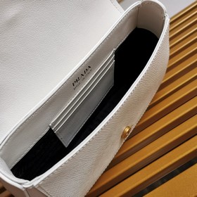 Prada сумка с цепочкой Модель： 1BD275 Изготовлена из импортной ко