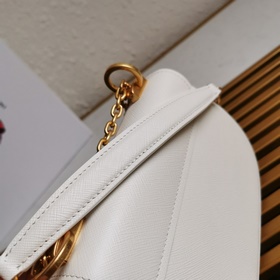 Prada сумка с цепочкой Модель： 1BD275 Изготовлена из импортной ко