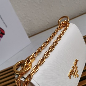 Prada сумка с цепочкой Модель： 1BD275 Изготовлена из импортной ко
