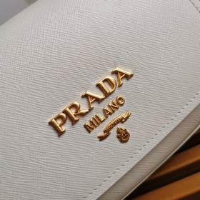 Prada сумка с цепочкой Модель： 1BD275 Изготовлена из импортной ко