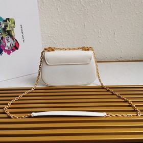 Prada сумка с цепочкой Модель： 1BD275 Изготовлена из импортной ко