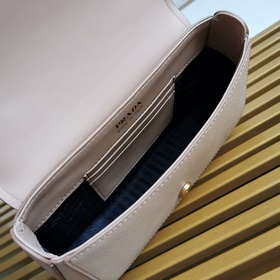 Prada сумка с цепочкой Модель： 1BD275 Изготовлена из импортной ко