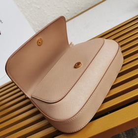Prada сумка с цепочкой Модель： 1BD275 Изготовлена из импортной ко