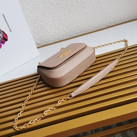 Prada сумка с цепочкой Модель： 1BD275 Изготовлена из импортной ко