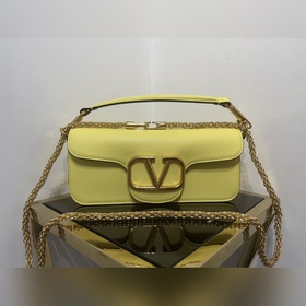 Valentino  Новая сумка Locò из телячьей кожи = Декоративные мета