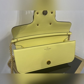 Valentino  Новая сумка Locò из телячьей кожи = Декоративные мета