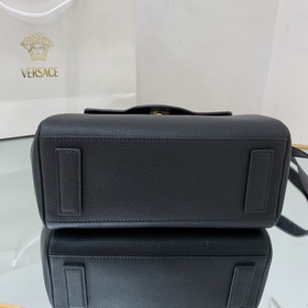 Versace Medusa, средний размер Весенняя и летняя коллекция сумок