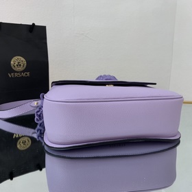 Versace Сумка-тофу Изготовлена в Италииз высококачественной кожи