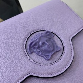 Versace Сумка-тофу Изготовлена в Италииз высококачественной кожи