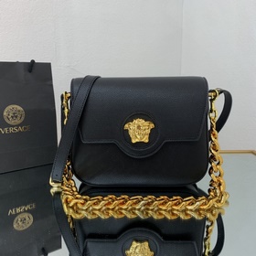 Versace Сумка-тофу Изготовлена в Италииз высококачественной кожи