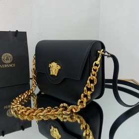 Versace Сумка-тофу Изготовлена в Италииз высококачественной кожи